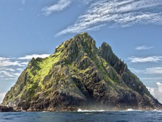 Photo Mountain mural